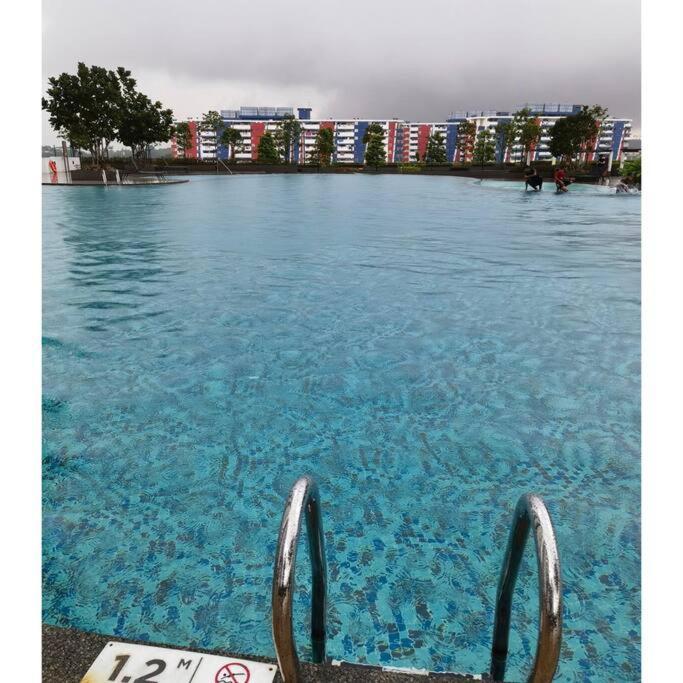 Sks Habitat Terminal Bus Netflix Jchome By Mwm Johor Bahru Kültér fotó