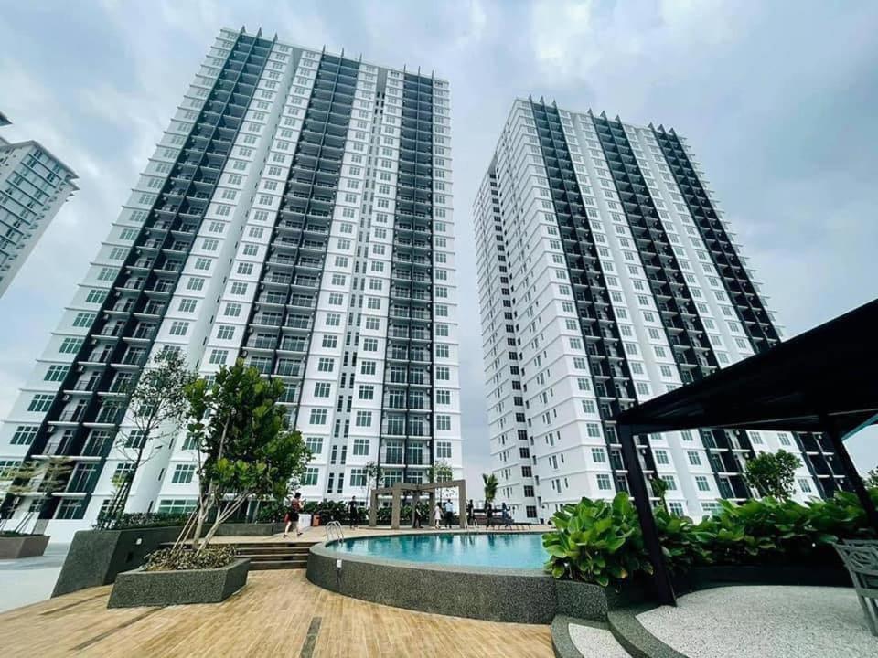 Sks Habitat Terminal Bus Netflix Jchome By Mwm Johor Bahru Kültér fotó